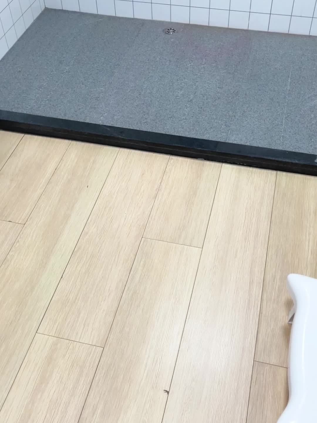 Tapis de salle de bain long, vagues tuftées en relief