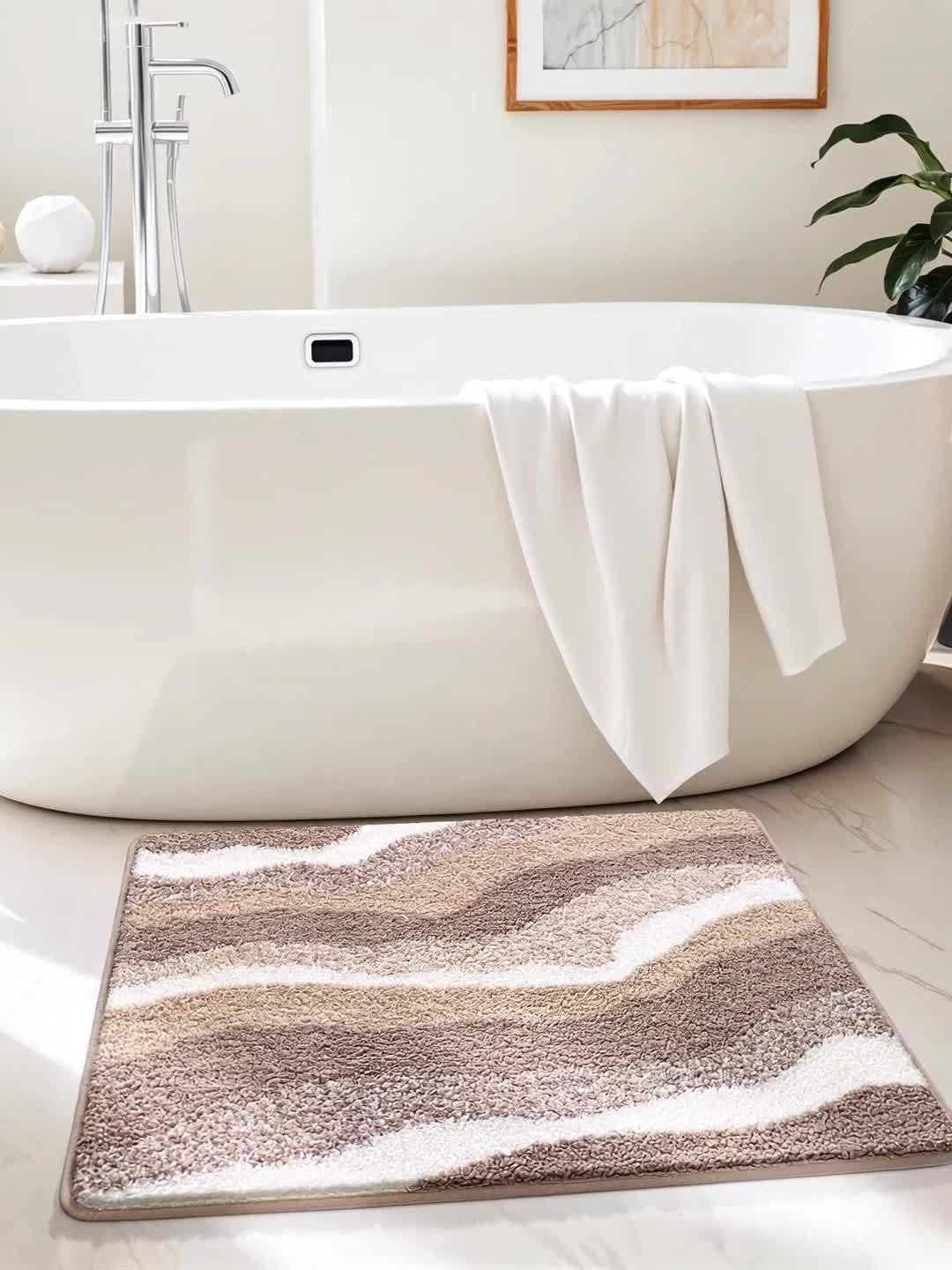 Tapis de salle de bain à strates ondulées