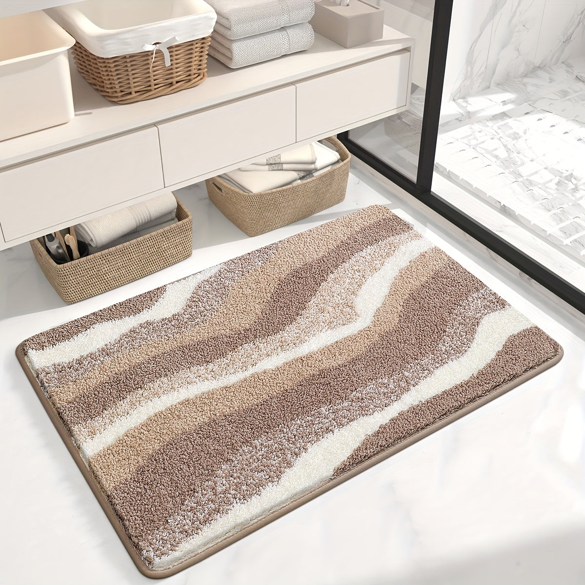 Tapis de salle de bain à strates ondulées